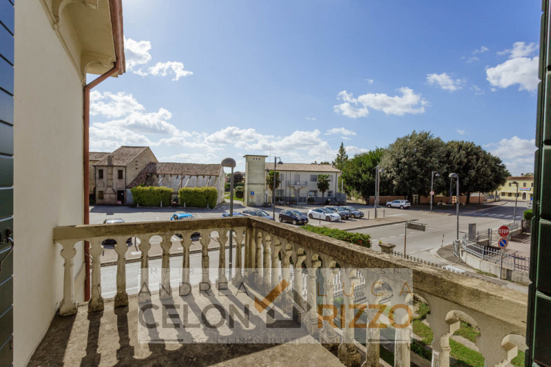 Nel centro di Agna, proponiamo in vendita una casa singola che conserva tutto il fascino della su...