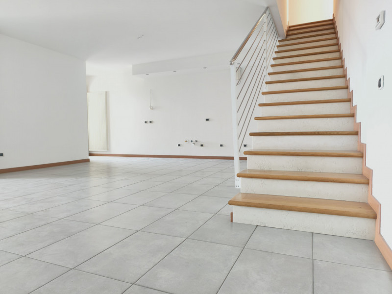 Scoprite questa straordinaria opportunità immobiliare: attico situato nel cuore di Montegrotto Te...