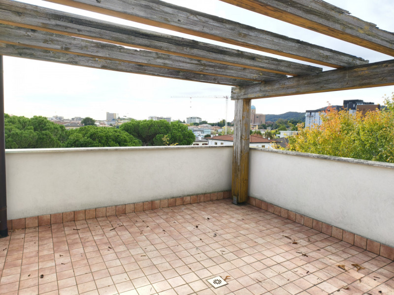 Scoprite questa straordinaria opportunità immobiliare: attico situato nel cuore di Montegrotto Te...