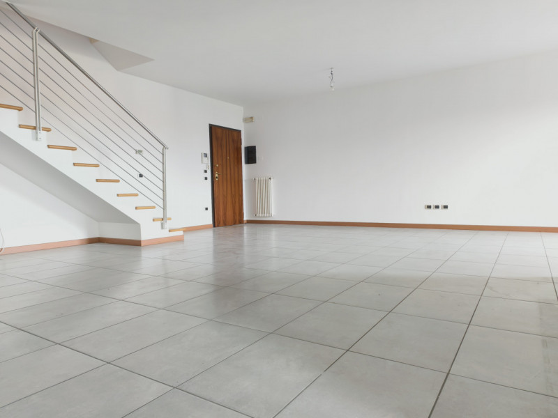 Scoprite questa straordinaria opportunità immobiliare: attico situato nel cuore di Montegrotto Te...