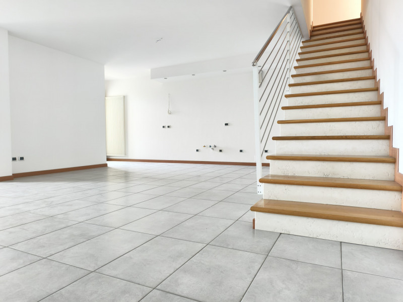 Scoprite questa straordinaria opportunità immobiliare: attico situato nel cuore di Montegrotto Te...