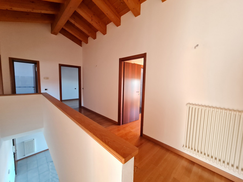 Scoprite questa straordinaria opportunità immobiliare: attico situato nel cuore di Montegrotto Te...