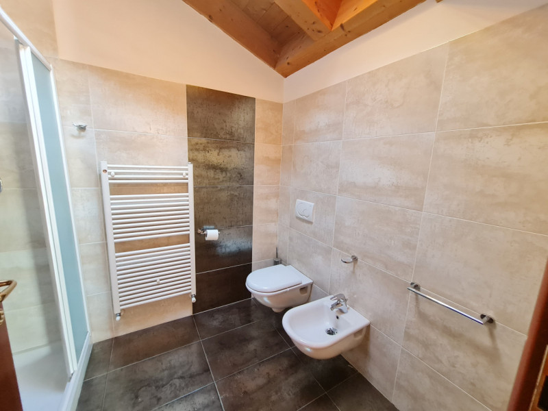 Scoprite questa straordinaria opportunità immobiliare: attico situato nel cuore di Montegrotto Te...