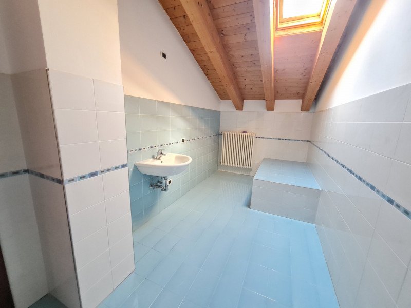 Scoprite questa straordinaria opportunità immobiliare: attico situato nel cuore di Montegrotto Te...