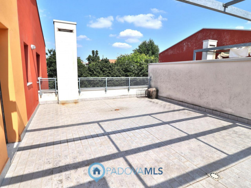 Immobile in esclusiva al Gruppo Padova MLS
NOVENTA PADOVANA Zona Noventana. Proponiamo in vendita...