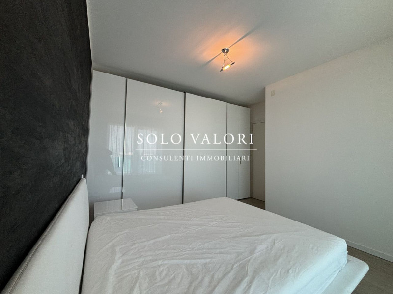 Scopri il tuo angolo di paradiso nel cuore di Jesolo! Presentiamo un magnifico attico in vendita,...