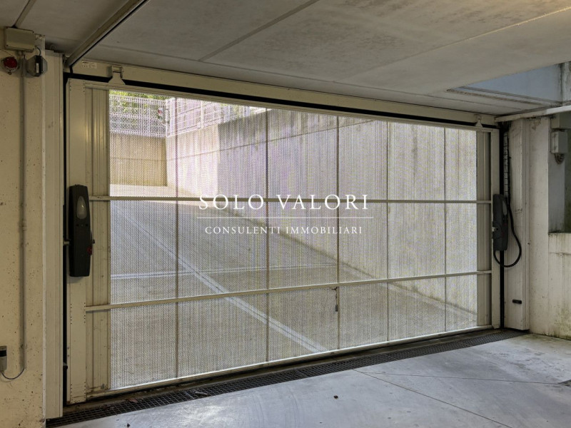 Scopri il tuo angolo di paradiso nel cuore di Jesolo! Presentiamo un magnifico attico in vendita,...