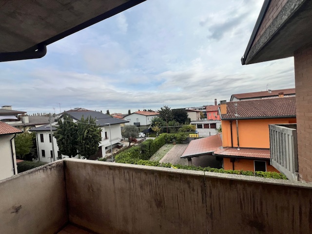 In una delle zone più ricercate di Cadoneghe, precisamente in Mejaniga, proponiamo un appartament...