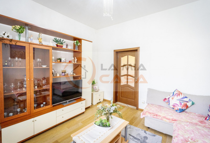 In vendita a Padova, nella vivace e servitissima zona Arcella, proponiamo appartamento trilocale ...