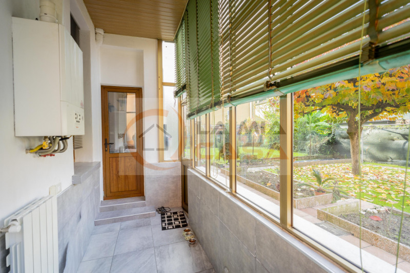 In vendita a Padova, nella vivace e servitissima zona Arcella, proponiamo appartamento trilocale ...