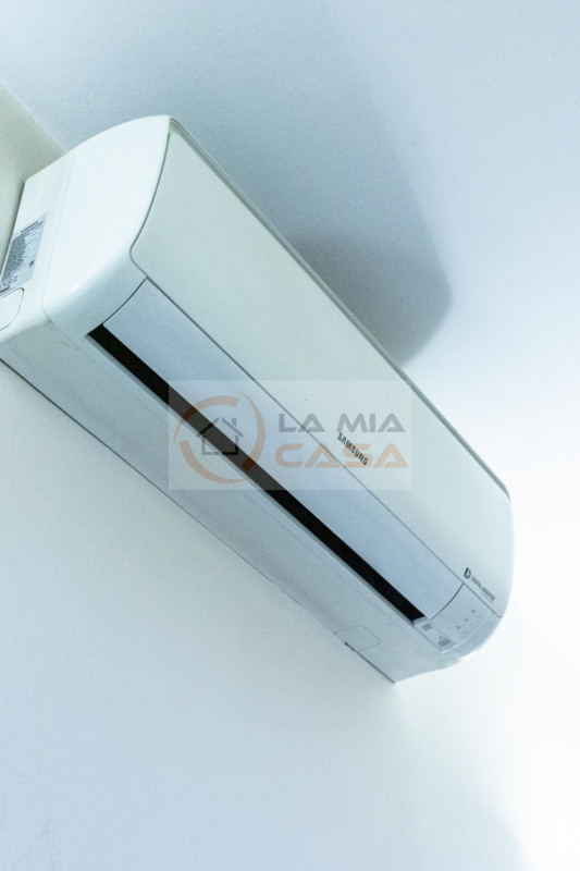 In vendita a Padova, nella vivace e servitissima zona Arcella, proponiamo appartamento trilocale ...