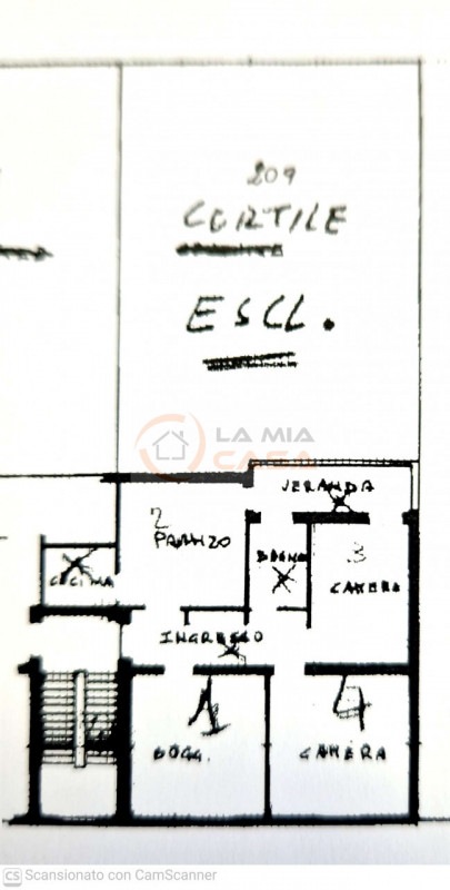 In vendita a Padova, nella vivace e servitissima zona Arcella, proponiamo appartamento trilocale ...