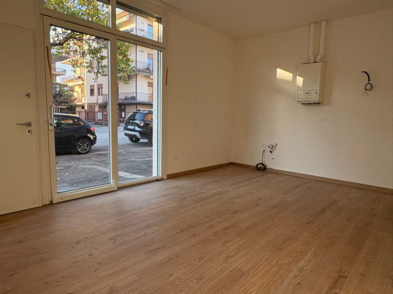 Proponiamo in vendita mini appartamento con ingresso indipendente, situato al piano terra in posi...