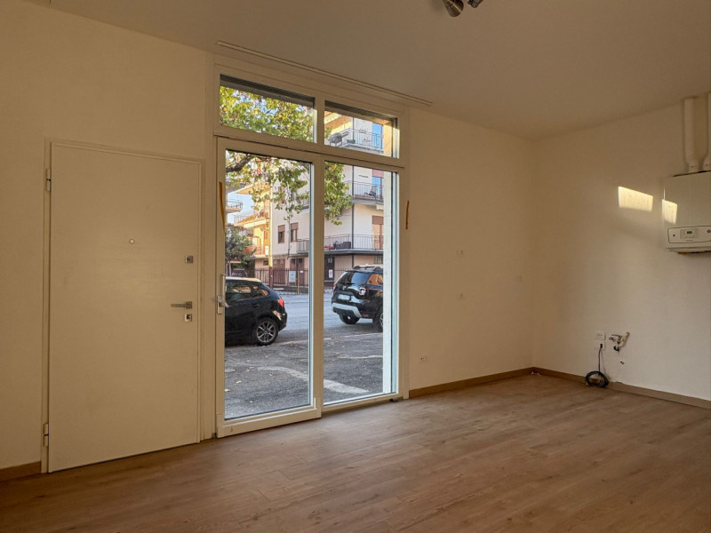 Proponiamo in vendita mini appartamento con ingresso indipendente, situato al piano terra in posi...