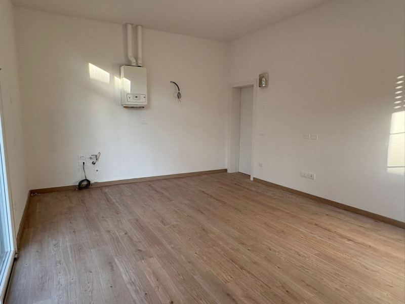 Proponiamo in vendita mini appartamento con ingresso indipendente, situato al piano terra in posi...