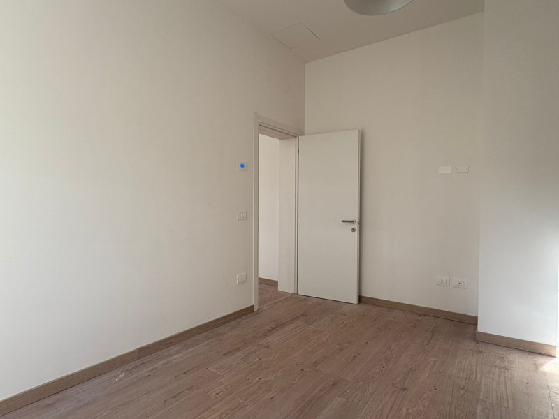 Proponiamo in vendita mini appartamento con ingresso indipendente, situato al piano terra in posi...