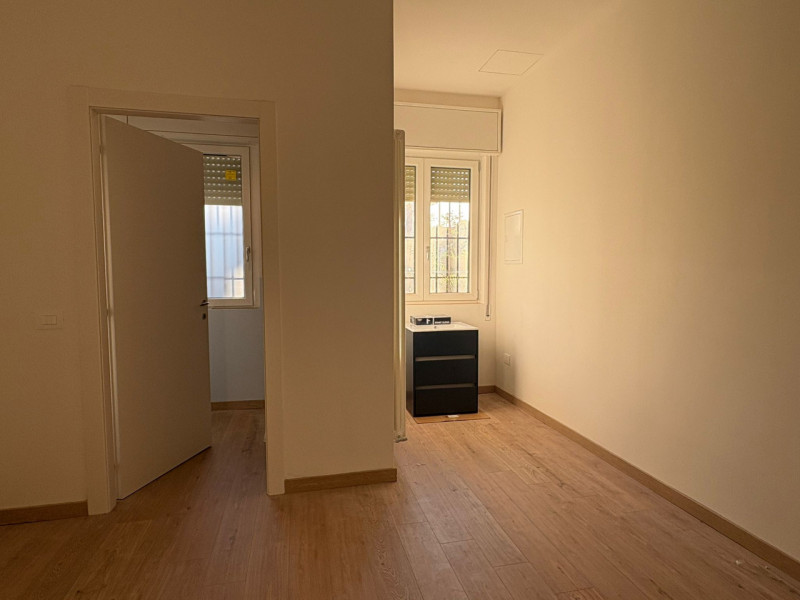 Proponiamo in vendita mini appartamento con ingresso indipendente, situato al piano terra in posi...