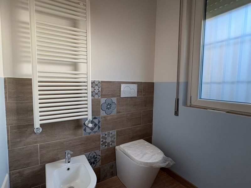 Proponiamo in vendita mini appartamento con ingresso indipendente, situato al piano terra in posi...