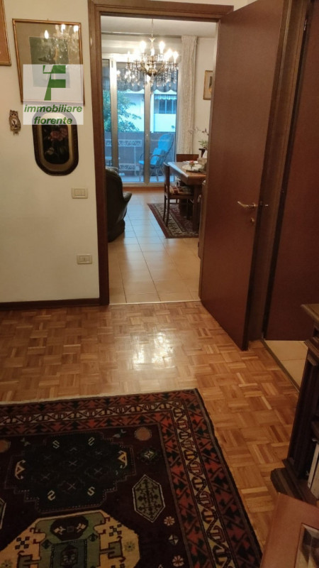 POCO DISTANTE DAL CENTRO STORICO A PIEDI...SU SCALA DI 20 UNITA'...APPARTAMENTO DI MQ 111 ESPOSTO...