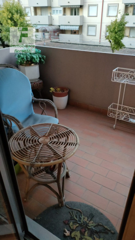 POCO DISTANTE DAL CENTRO STORICO A PIEDI...SU SCALA DI 20 UNITA'...APPARTAMENTO DI MQ 111 ESPOSTO...