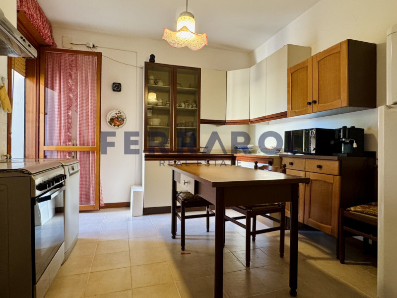 Treviso, zona Fuori Mura. Codice YA5

Appartamento quadrilocale di circa 100 mq situato al second...