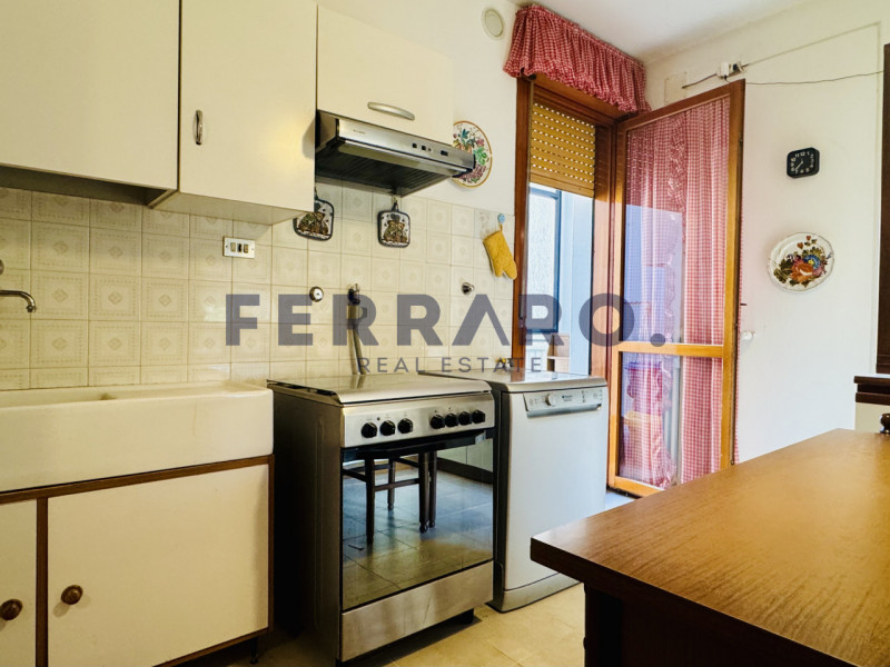 Treviso, zona Fuori Mura. Codice YA5

Appartamento quadrilocale di circa 100 mq situato al second...