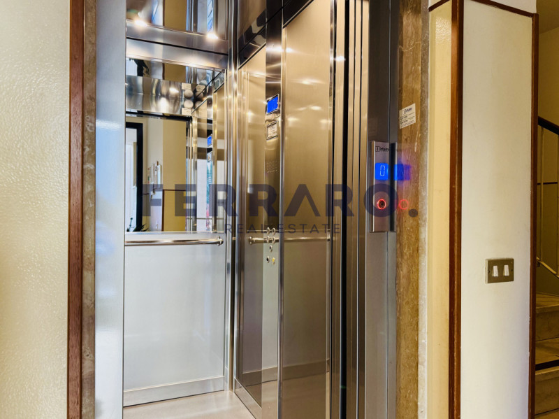 Treviso, zona Fuori Mura. Codice YA5

Appartamento quadrilocale di circa 100 mq situato al second...