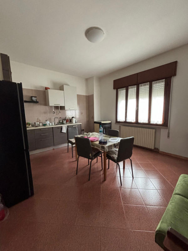 Scoprite questa affascinante casa bifamiliare situata nel centro di Masi, una località che unisce...