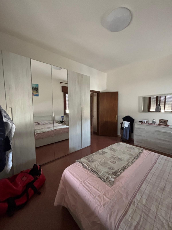 Scoprite questa affascinante casa bifamiliare situata nel centro di Masi, una località che unisce...