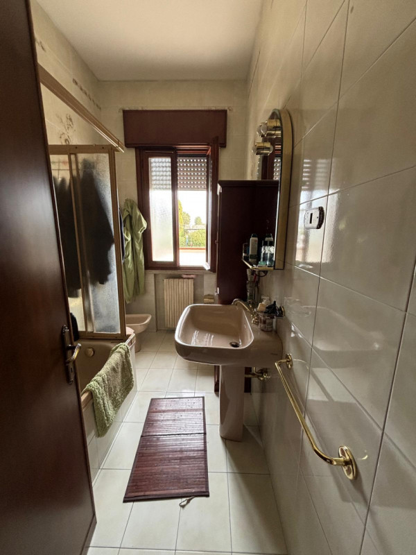 Scoprite questa affascinante casa bifamiliare situata nel centro di Masi, una località che unisce...