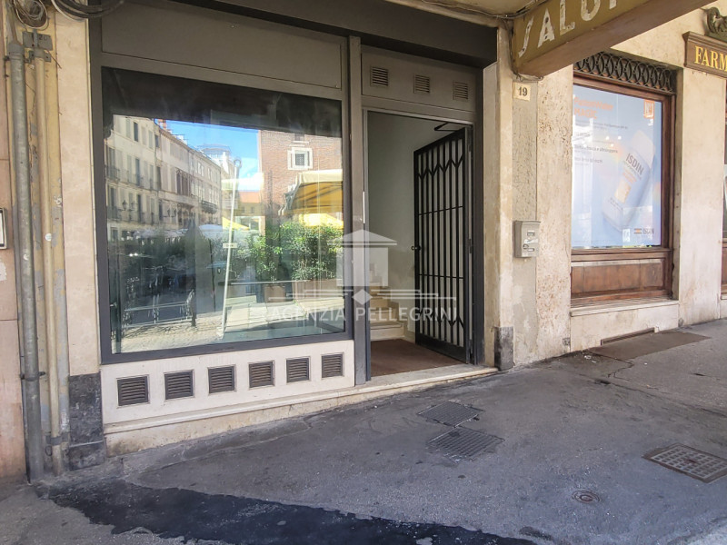 VICENZA CENTRO STORICO In una delle piazze più belle e suggestive della città, a pochi passi dall...