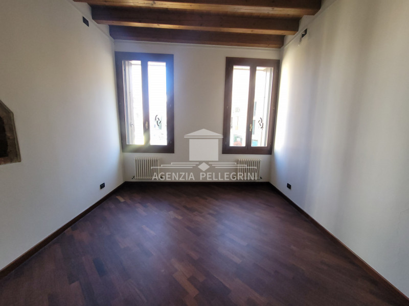 VICENZA CENTRO STORICO In una delle piazze più belle e suggestive della città, a pochi passi dall...