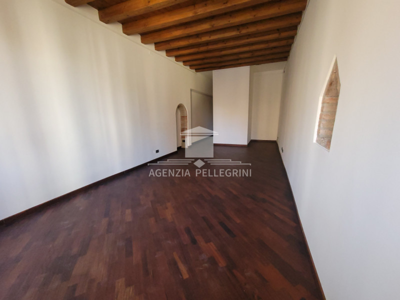 VICENZA CENTRO STORICO In una delle piazze più belle e suggestive della città, a pochi passi dall...