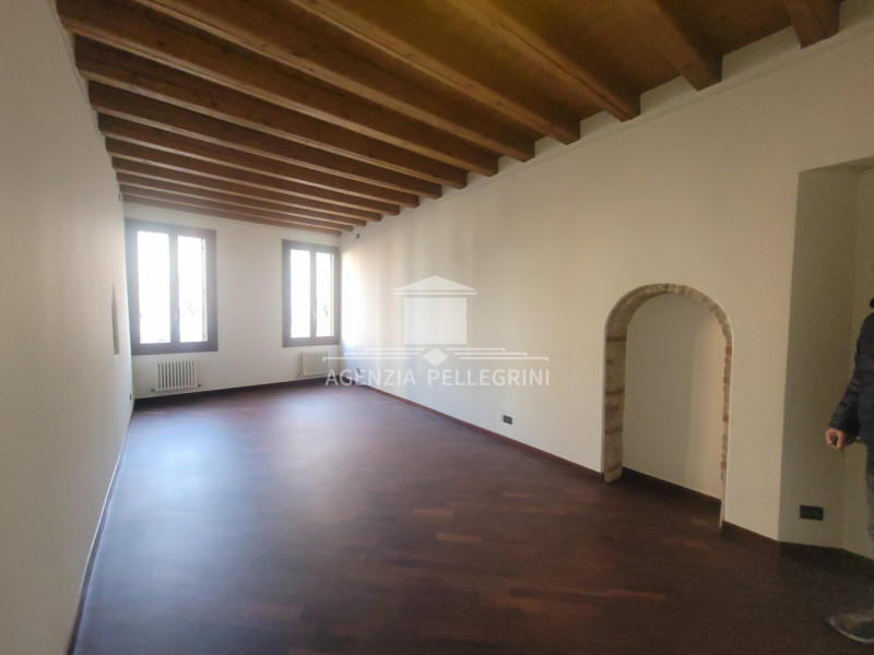 VICENZA CENTRO STORICO In una delle piazze più belle e suggestive della città, a pochi passi dall...