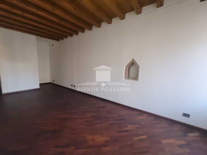 VICENZA CENTRO STORICO In una delle piazze più belle e suggestive della città, a pochi passi dall...