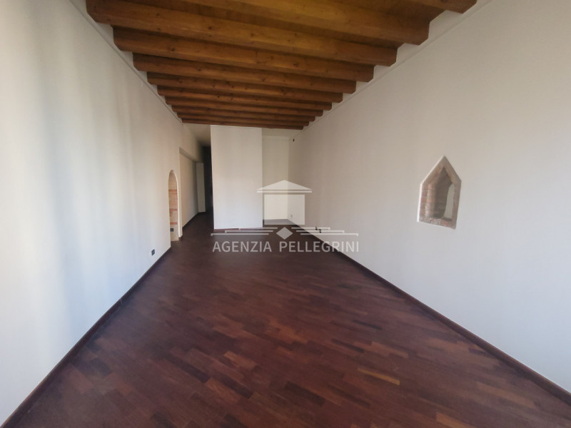 VICENZA CENTRO STORICO In una delle piazze più belle e suggestive della città, a pochi passi dall...