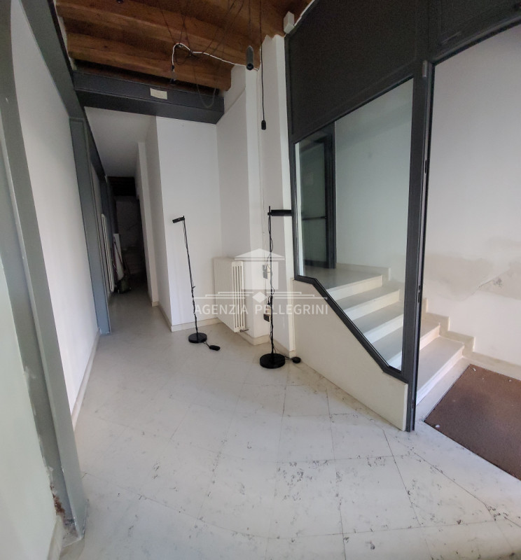 VICENZA CENTRO STORICO In una delle piazze più belle e suggestive della città, a pochi passi dall...