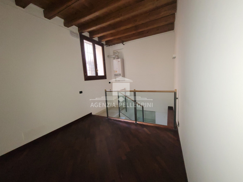 VICENZA CENTRO STORICO In una delle piazze più belle e suggestive della città, a pochi passi dall...