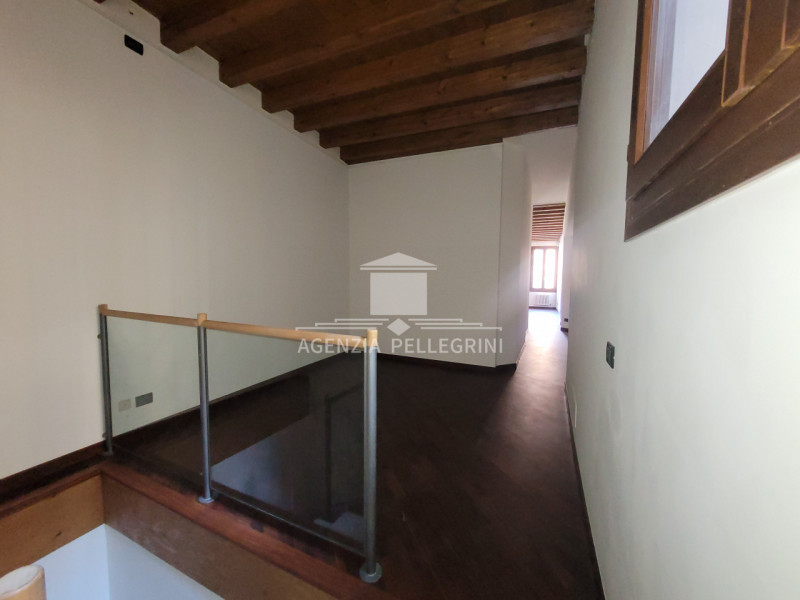 VICENZA CENTRO STORICO In una delle piazze più belle e suggestive della città, a pochi passi dall...