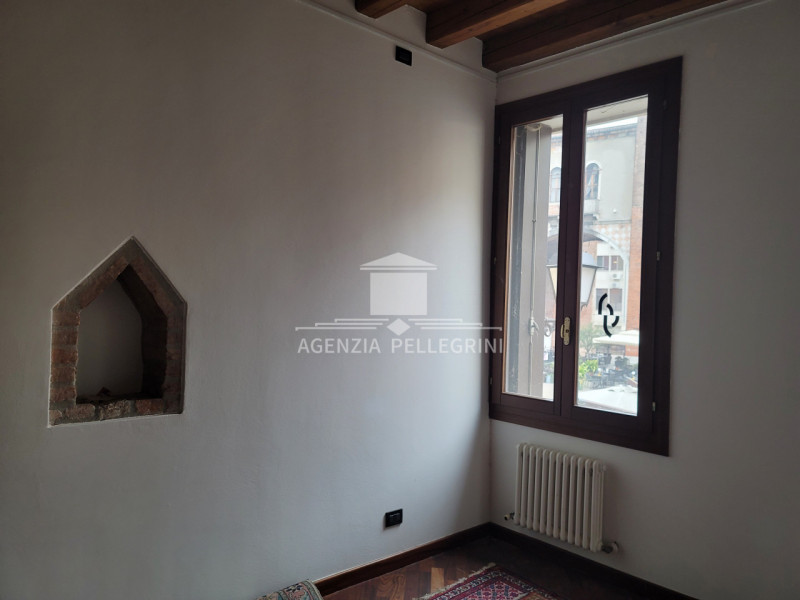 VICENZA CENTRO STORICO In una delle piazze più belle e suggestive della città, a pochi passi dall...