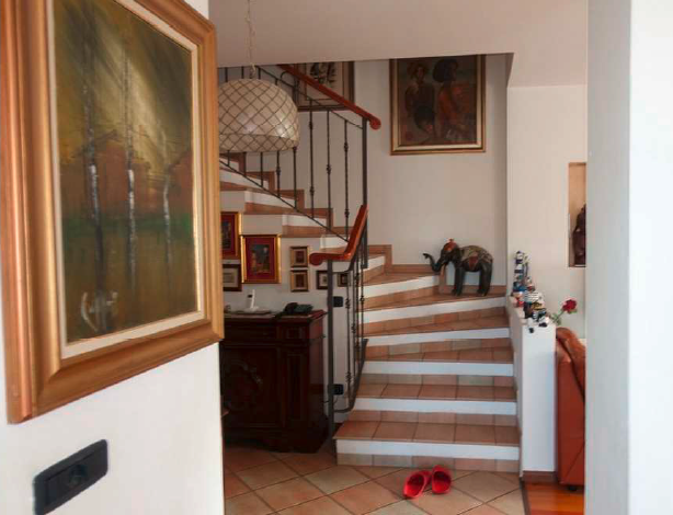 Rif. A.A.95-241

Vendita all'asta - bifamiliare su 3 livelli con giardino in data 02 dicembre 202...