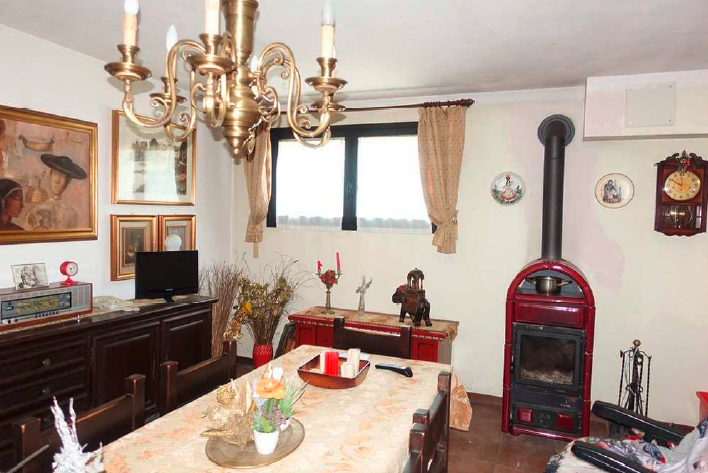 Rif. A.A.95-241

Vendita all'asta - bifamiliare su 3 livelli con giardino in data 02 dicembre 202...