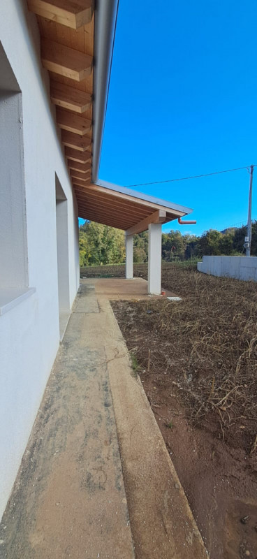 Scopri Villa Ciclamino, una villa contemporanea in fase di realizzazione situata nelle prime coll...