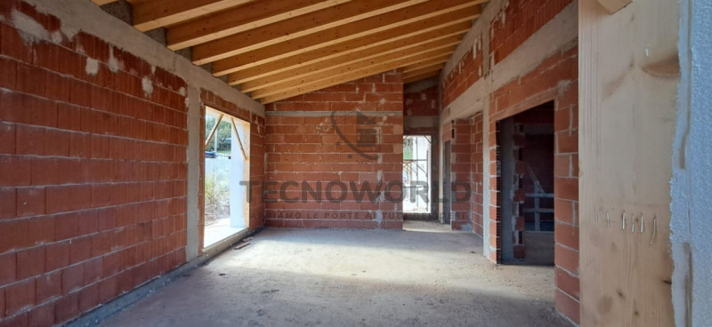 Scopri Villa Ciclamino, una villa contemporanea in fase di realizzazione situata nelle prime coll...