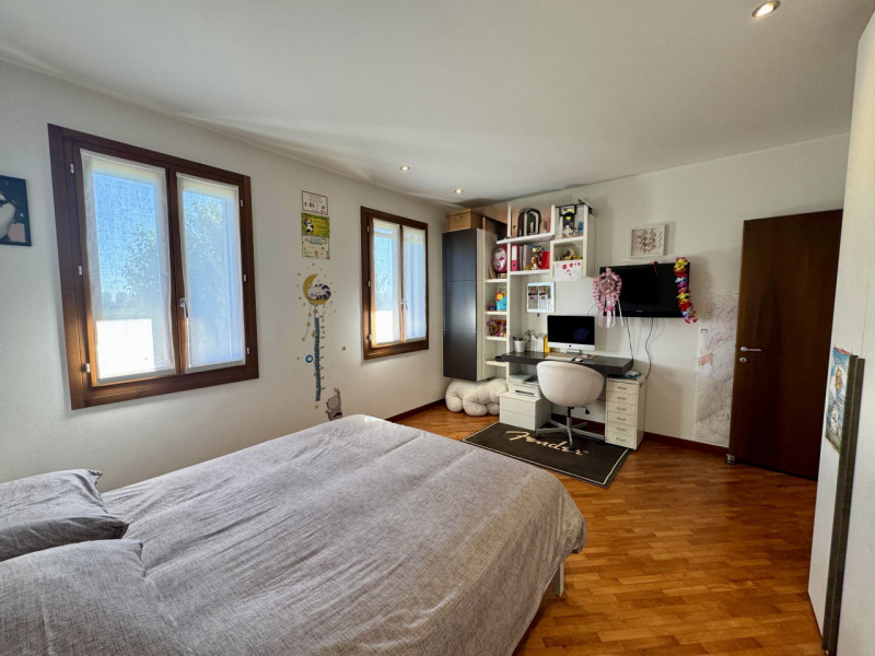 COMPOSIZIONE:
Soluzione costituita da due unità abitative, completamente ristrutturate, con belli...