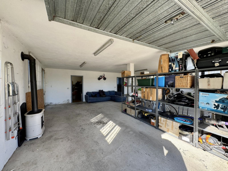 COMPOSIZIONE:
Soluzione costituita da due unità abitative, completamente ristrutturate, con belli...