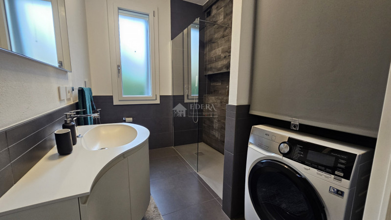 Proponiamo in locazione splendido appartamento completamente ristrutturato, sia internamente che ...