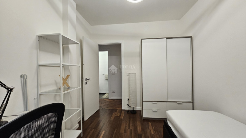 Proponiamo in locazione splendido appartamento completamente ristrutturato, sia internamente che ...