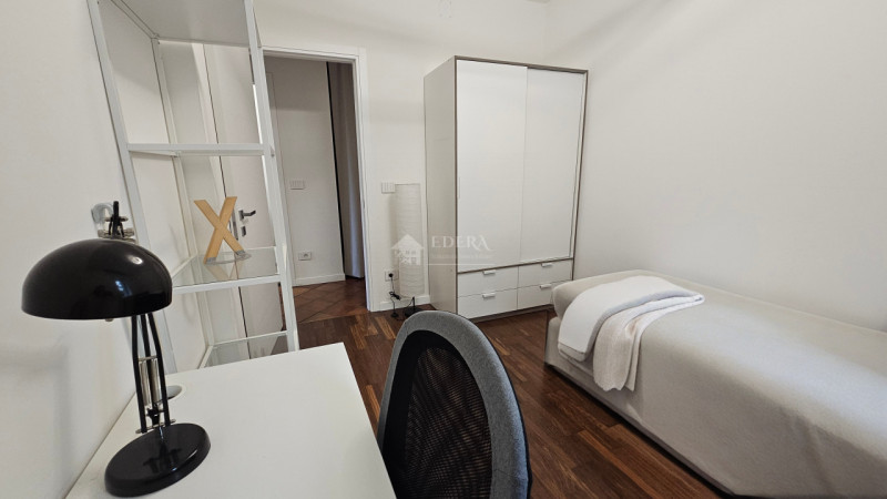 Proponiamo in locazione splendido appartamento completamente ristrutturato, sia internamente che ...