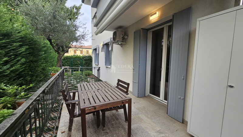 Proponiamo in locazione splendido appartamento completamente ristrutturato, sia internamente che ...